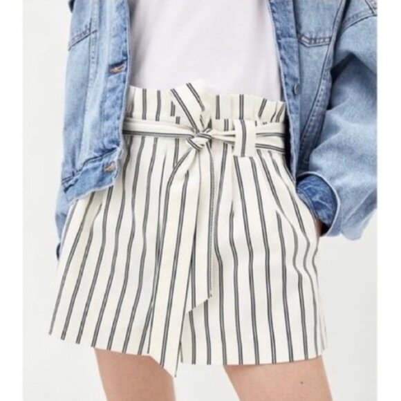 ZARA Paperbag Shorts - Picture 1 of 5